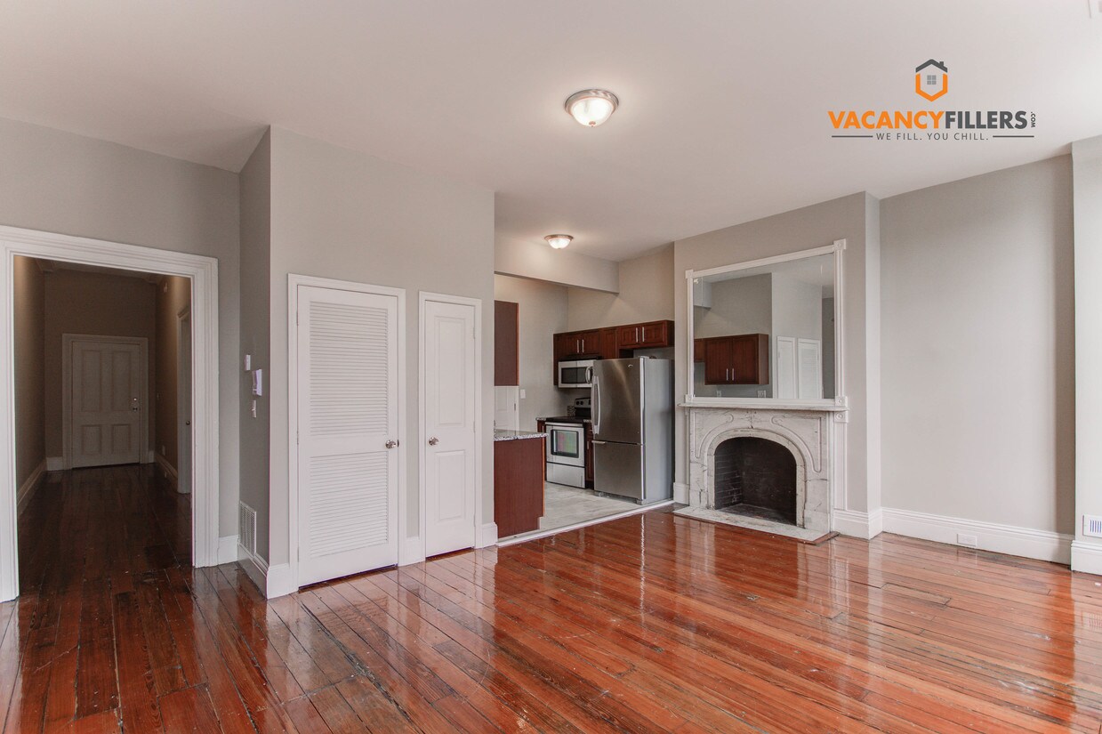 Foto principal - 825 N Charles St
