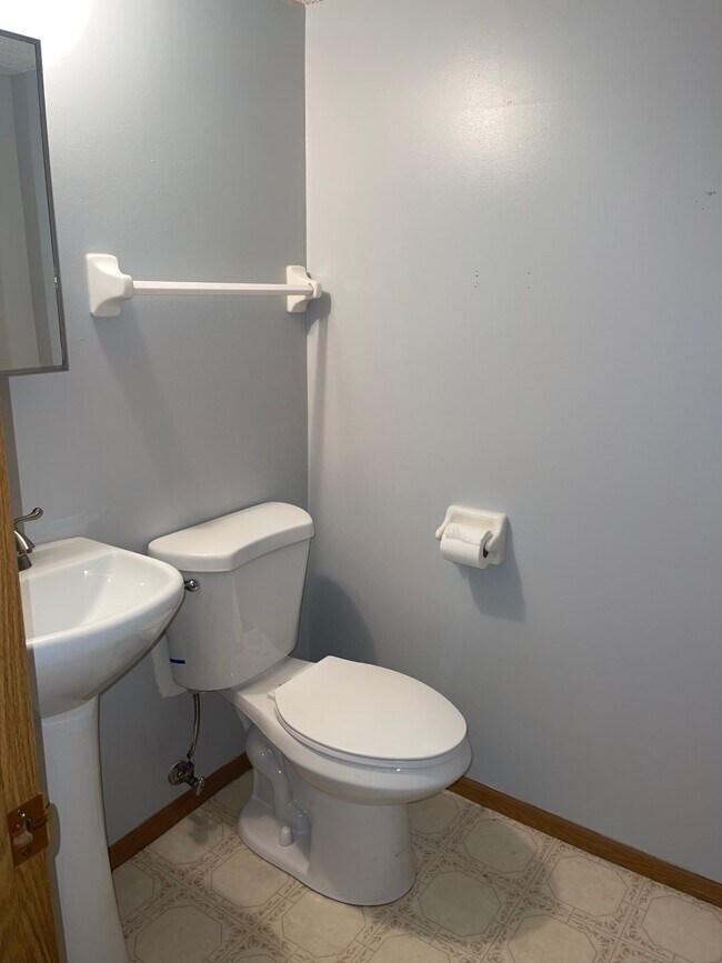 Building Photo - 1445 Stonewell Ct