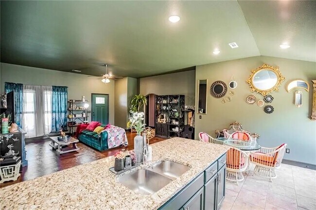 Foto del edificio - 825 NW 63rd Ave