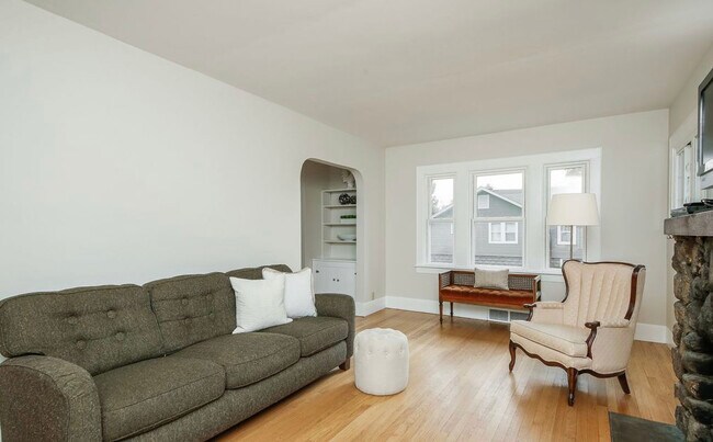 Building Photo - 337 S Edson Ave