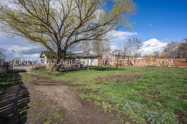 Building Photo - 165 W 300 N