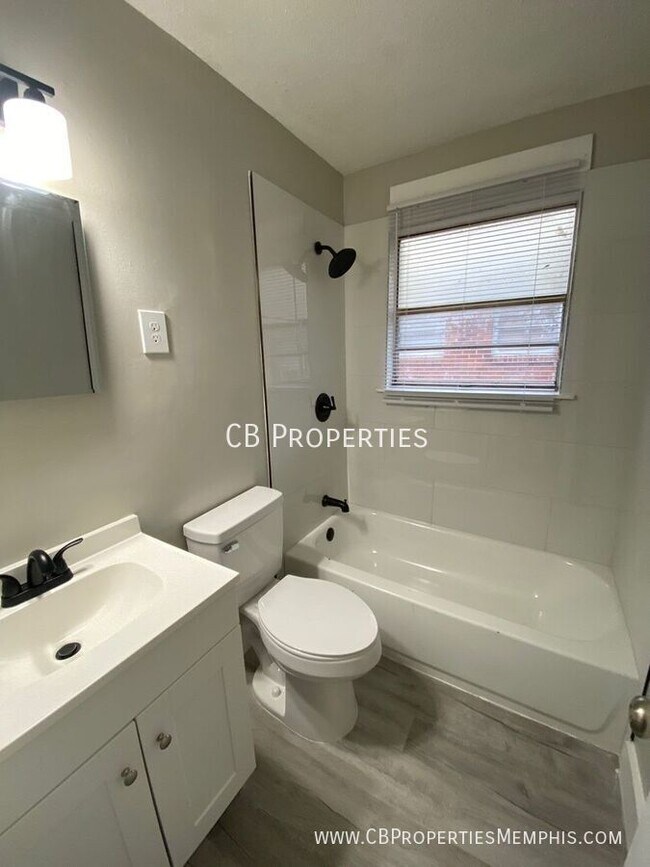 Building Photo - 1608 Oakwood St