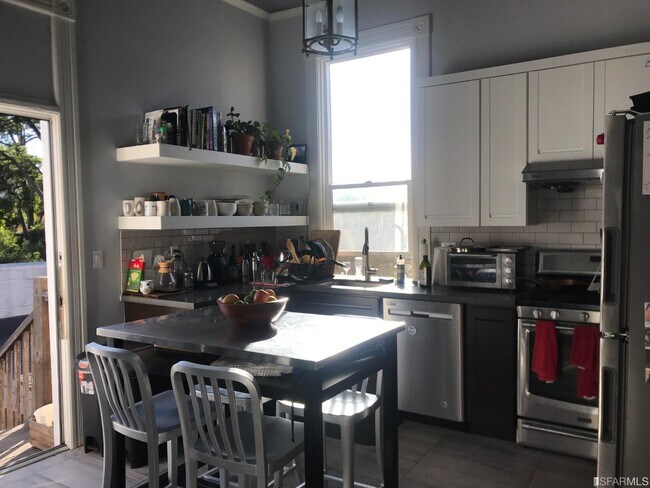 Building Photo - 1933 McAllister St