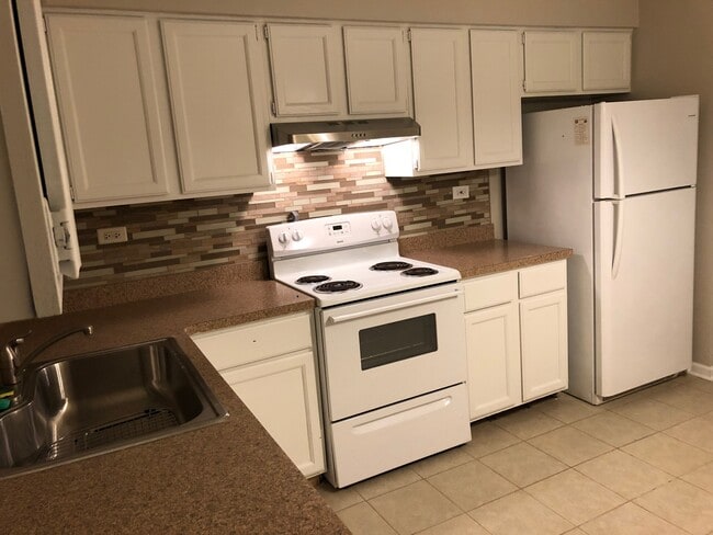 Building Photo - 1211 Whispering Hills Ct