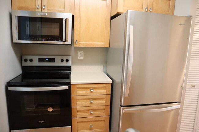 Building Photo - Gorgeous Updated Townhouse in the heart of...