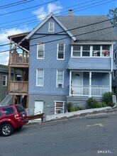 Building Photo - 11 7th St