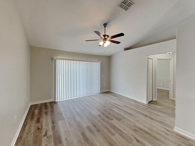 Building Photo - Charming 3-Bed, 2-Bath Home in Spring Hill with Garage Parking