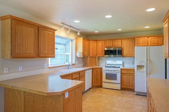 Foto del edificio - 4 Bedroom 3 Bath beneath Canfield Mountain!