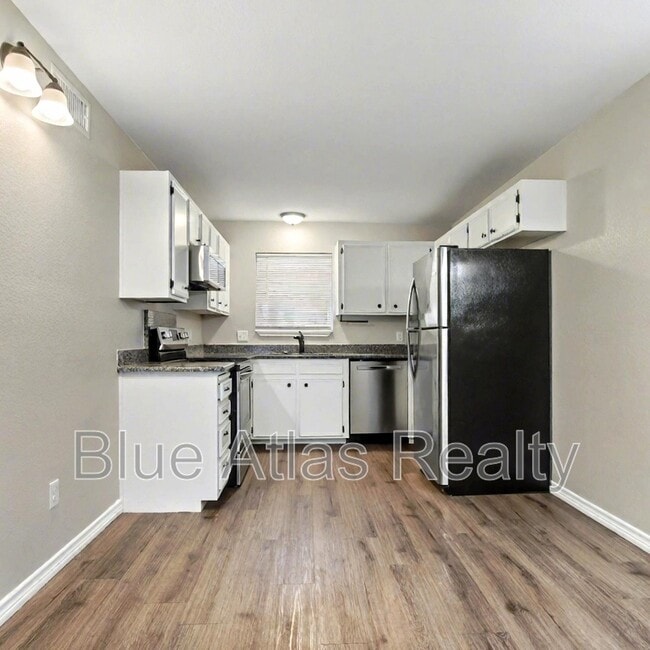 Building Photo - 225 Bryan St