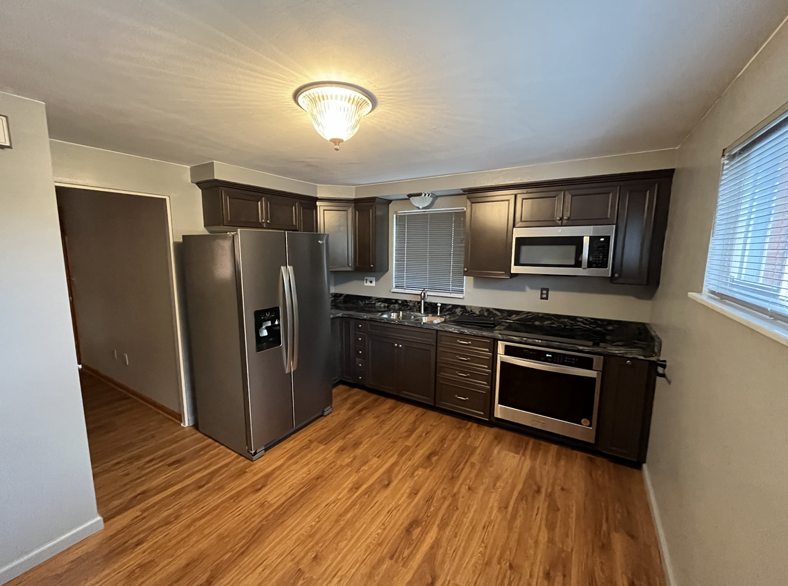 Primary Photo - 348 Bracken Ave