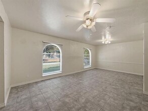 Building Photo - 1000 Windy Meadow Dr