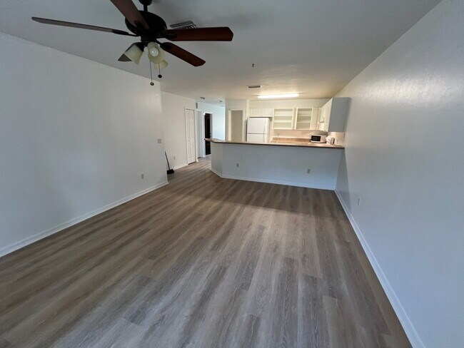 Foto del edificio - 3/2/1 W/ Solar estimated savings of $200 i...