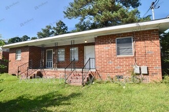 Building Photo - 2165 1/2 Telfair St