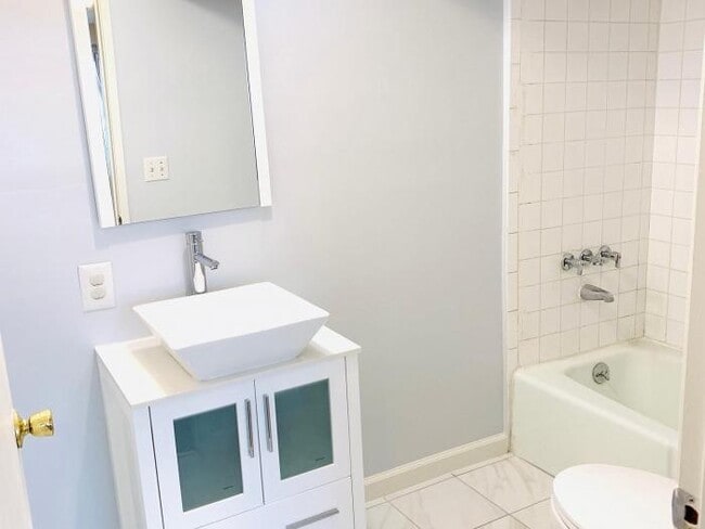 Building Photo - 4 bedroom in San Francisco CA 94116