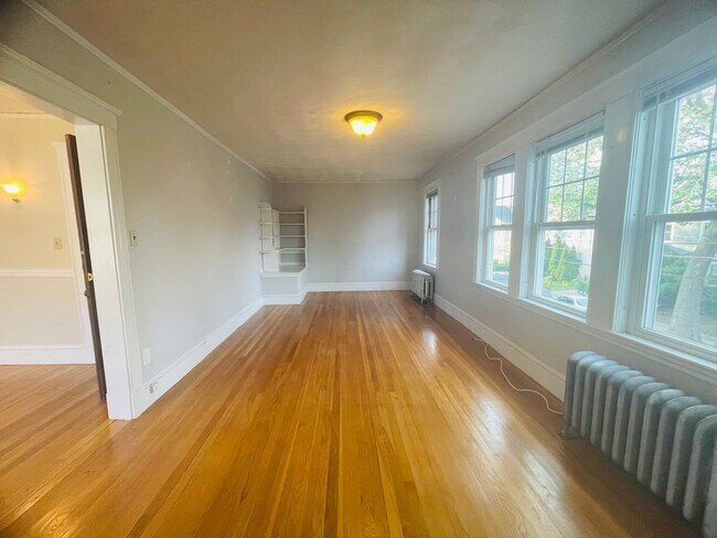 Foto del edificio - 16 Templeton Pkwy