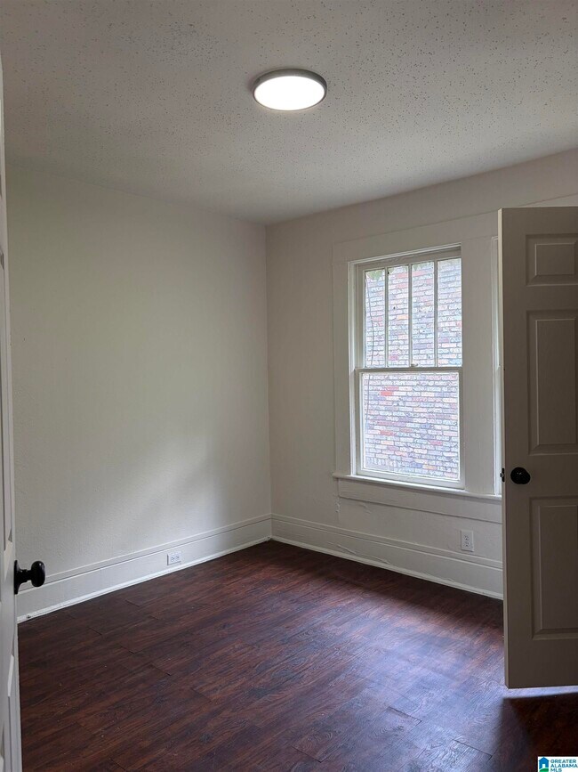 Foto del edificio - 1227 8th Ave W