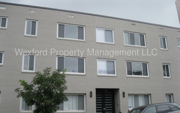 Building Photo - 1636 Lyman Pl NE