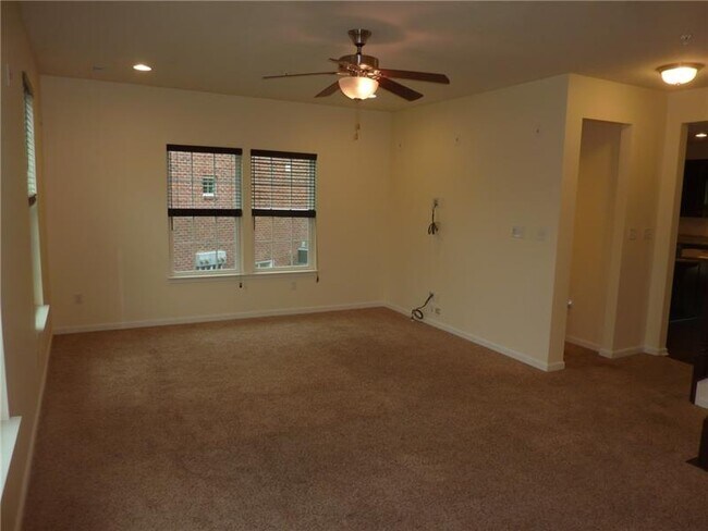 Foto del edificio - 625 Edison Dr