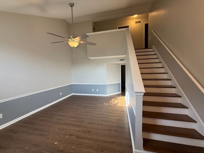 Foto del edificio - 10412 Pinoak View Dr