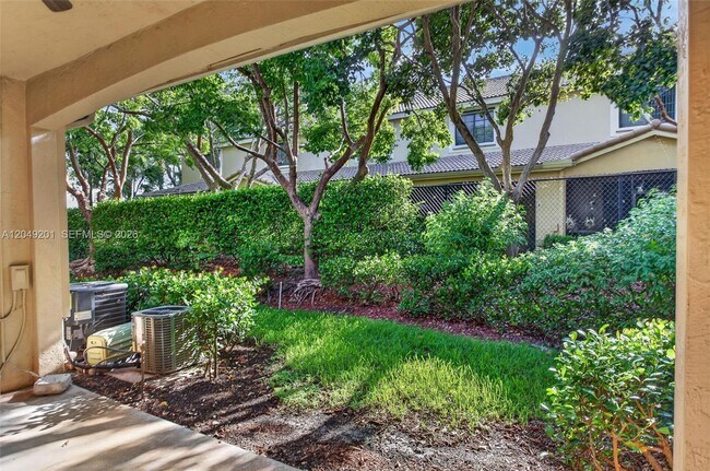 Foto del edificio - 3969 Orange Tree Ln