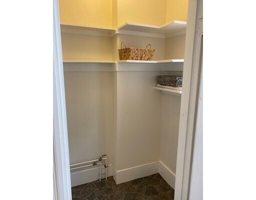 Foto del edificio - 110 Grovers Ave