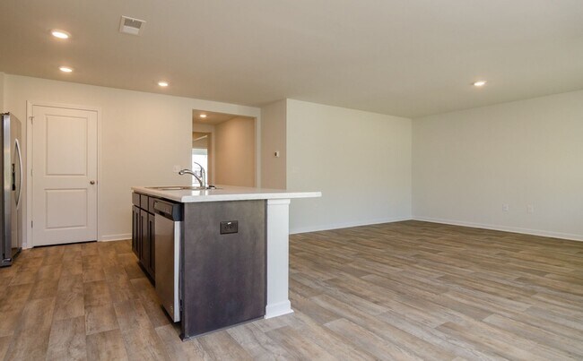 Building Photo - 611 Avington Ln NE