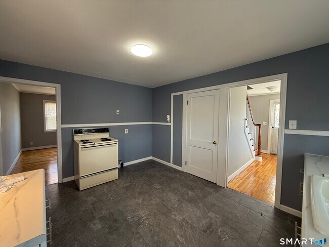 Foto del edificio - 31 Waterbury Rd