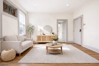 Building Photo - 265 N 17th St