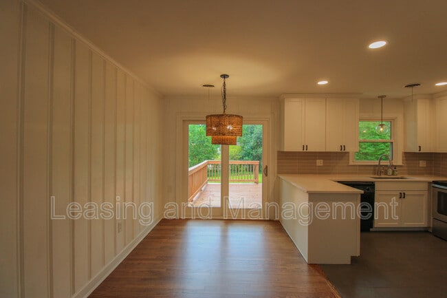 Building Photo - 927 Holly Ct