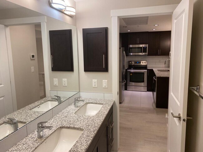 Photo du bâtiment - 32 Varsity Estates Cir NW