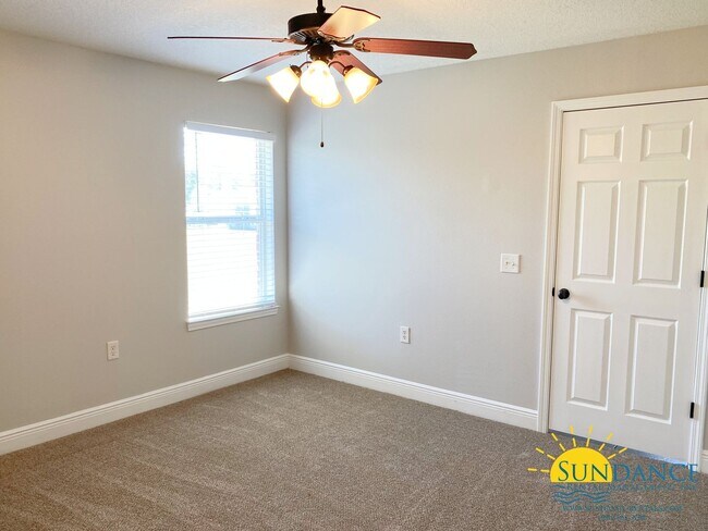 Foto del edificio - Spacious 3 Bedroom Duplex in Navarre