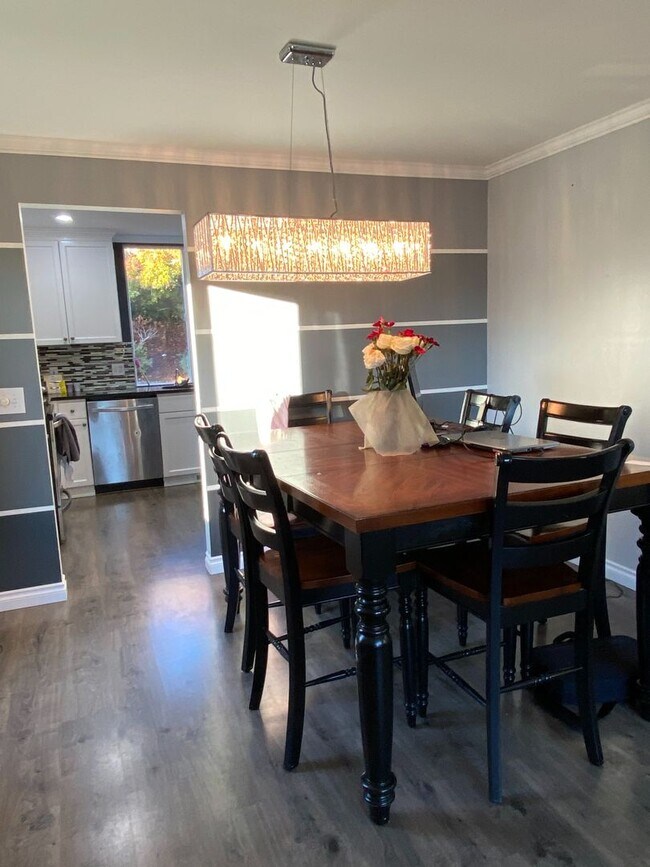 Foto del edificio - Nice and bright  4 bedroom home in desirable Poulsbo location