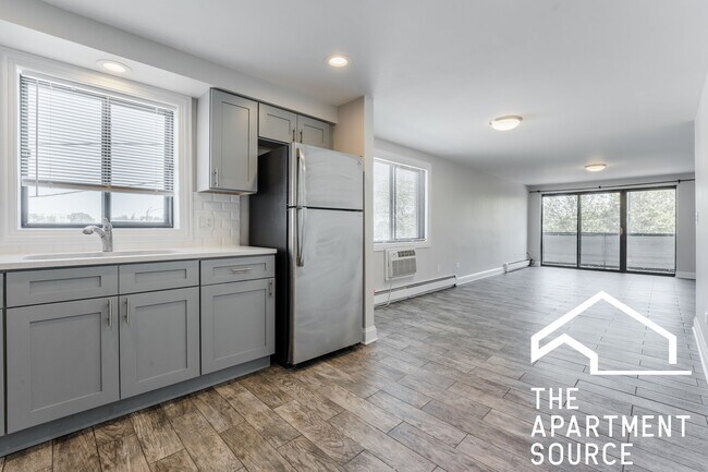 Building Photo - 3940 N Narragansett Ave