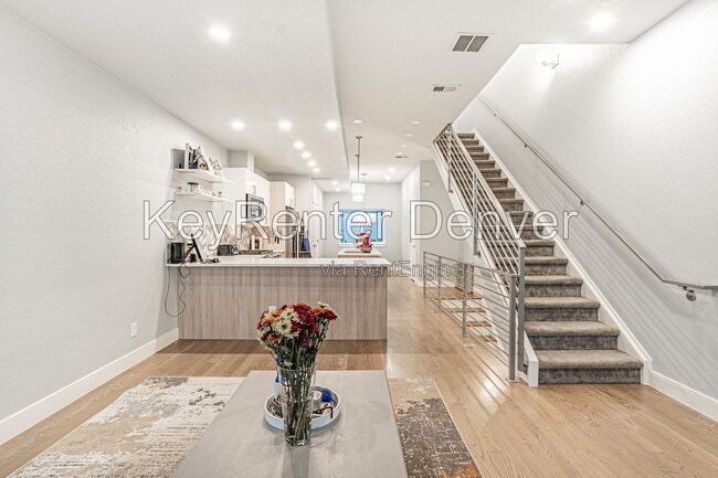 Building Photo - 1279 Osceola St