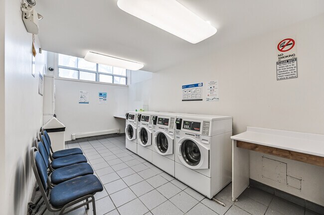 Photo du bâtiment - 333 Dixon Road