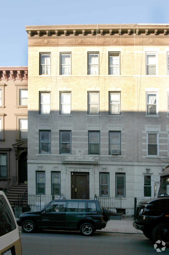 Primary Photo - 1353 Pacific St
