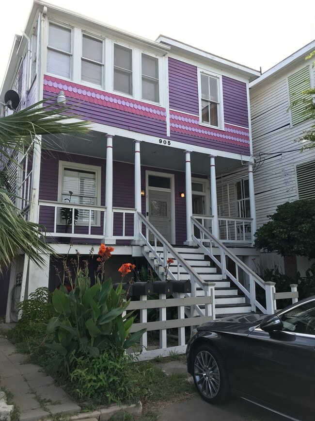 Historic 4-plex near Broadway - 905 20th St