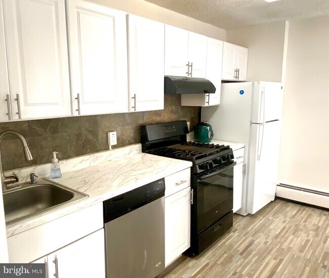 Foto del edificio - 1030 Lancaster Ave