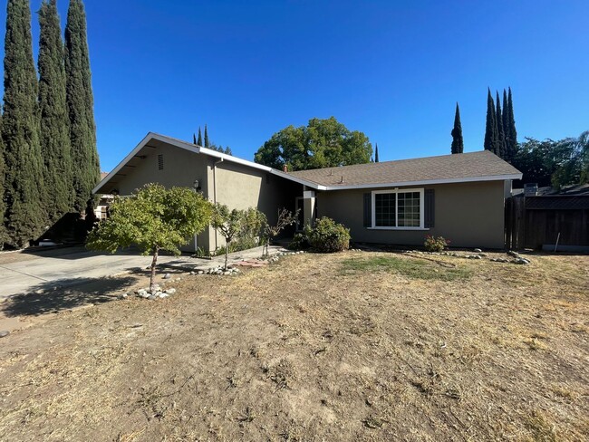 Building Photo - 4 bedroom single story in East Modesto!