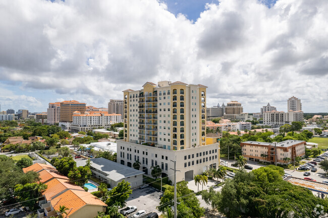 Building Photo - Gables View