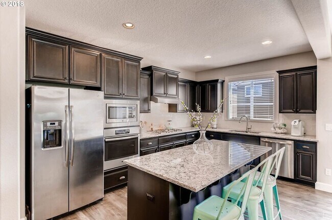 Building Photo - Beautiful Model Home with Open Layout, Hig...