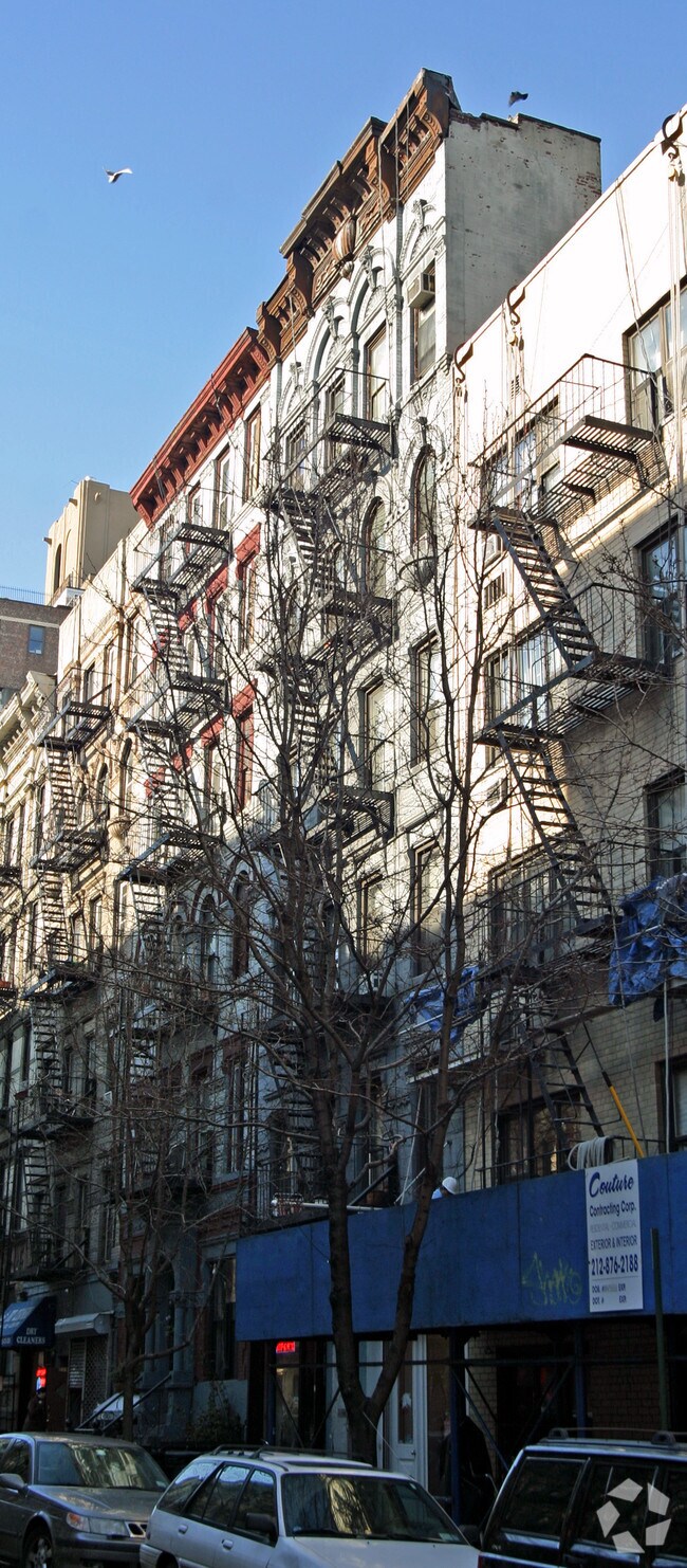 Building Photo - 223 E 10th St