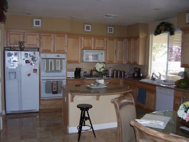 Foto del edificio - LACEBARK PINE