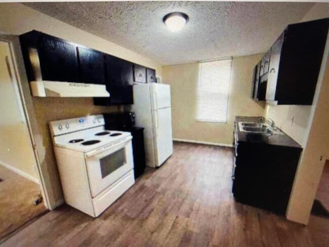 Building Photo - 1425 Sumner St