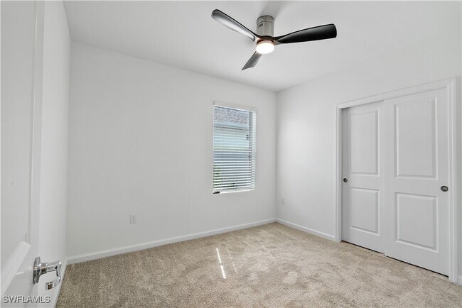 Building Photo - 42425 Cascade Dr