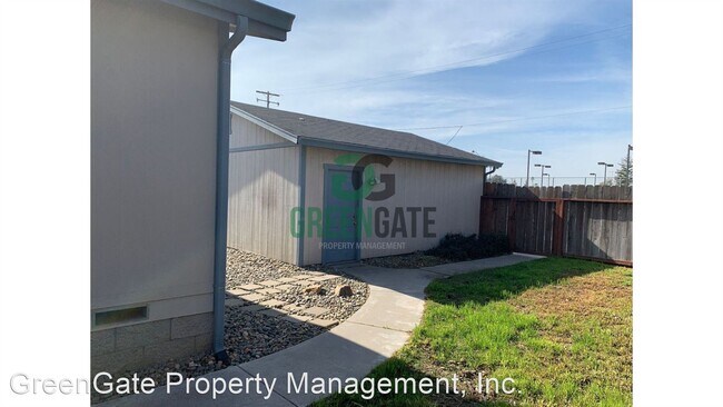 Foto del edificio - 4 br, 2 bath House - 658 S Locust Ave.