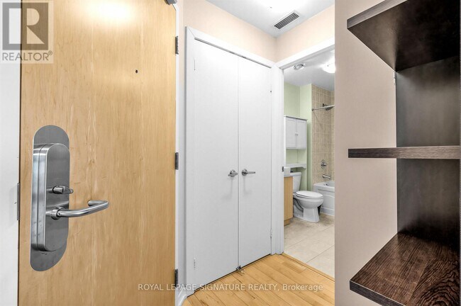 Photo du bâtiment - 55 Bremner Blvd