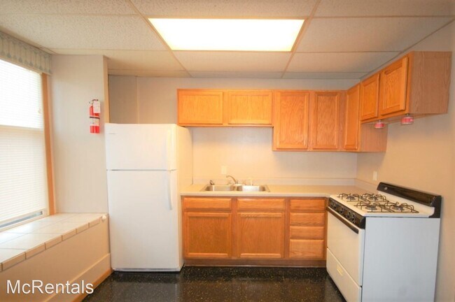 Building Photo - 814 8th St