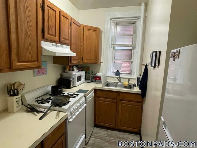 Building Photo - 463 Park Dr