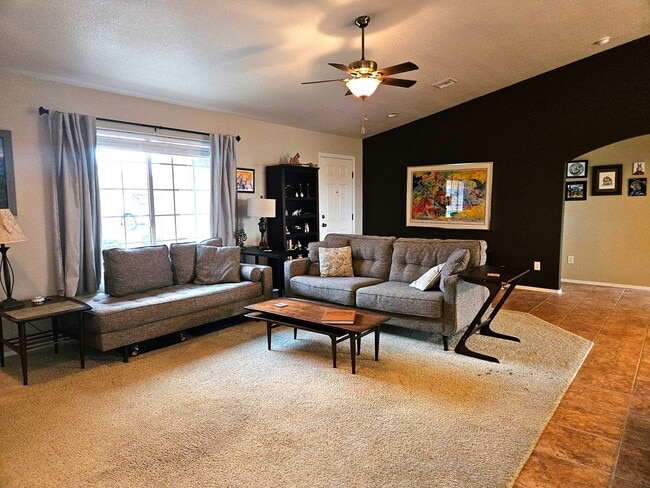 Building Photo - Golf course home for rent